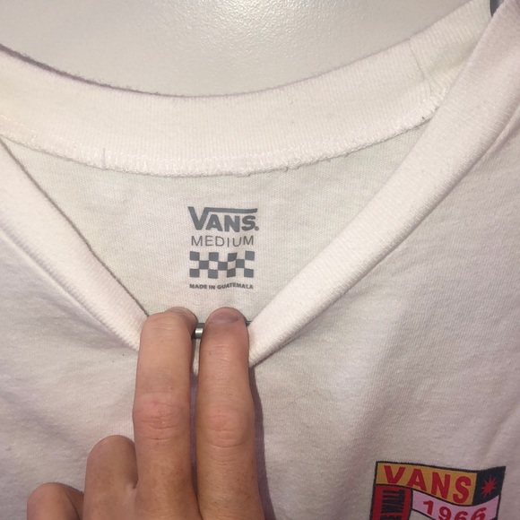 A colorful vans shirt - Picture 2 of 5